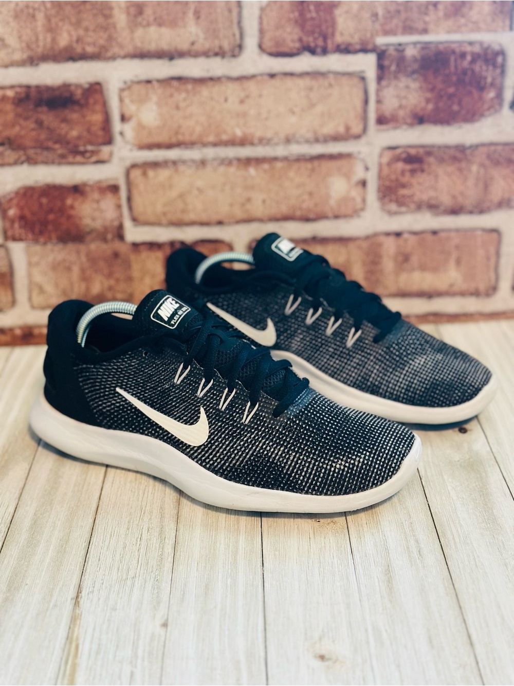 Nike Women's Size 8.5 Flex RN 2018 Running Shoe Black/White - AA7408-001